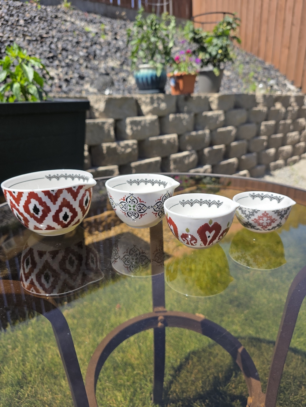 Padma Lakshmi Easy Exotic Measuring Cup Set 4pc Ceramic Red Black GUC